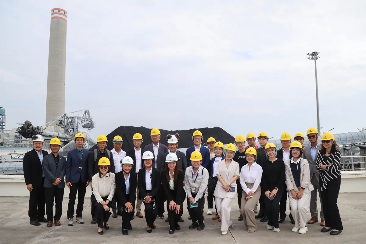 นายยุทธนา เจริญวงศ์ กรรมการผู้จัดการ บริษัท บีแอลซีพี เพาเวอร์ จำกัด (BLCP) กล่าวถึงเป้าหมายการลดก๊าซคาร์บอนไดออกไซด์ในกระบวนการผลิตไฟฟ้า และ ความคืบหน้าโครงการวิจัยนวัตกรรมจุลสาหร่าย...