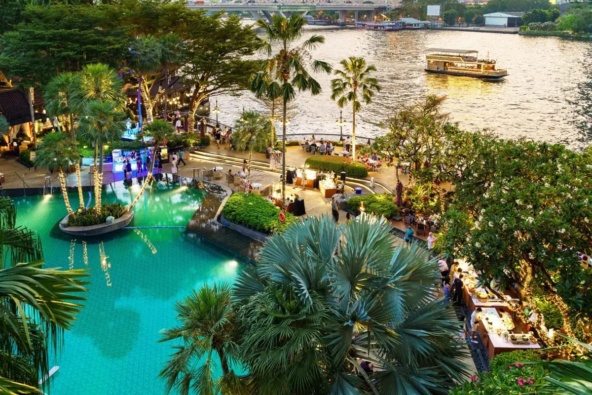 Shangri-La Bangkok invites you to our 28th “Raan Dung Ross Ded: RDRD Street Food Buffet Under the Stars @Poolside”. Bangkok’s first and only riverfront outdoor market features an all-you-can...