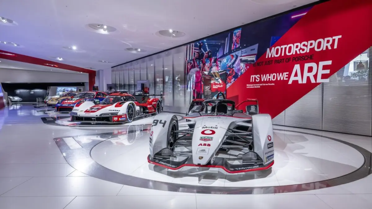 นิทรรศการพิเศษ Raceborn 75 ปีแห่งปอร์เช่ มอเตอร์สปอร์ต ณ พิพิธภัณฑ์ปอร์เช่ ถ่ายทอดเรื่องราวสำคัญในประวัติศาสตร์ของปอร์เช่จนถึงวันที่ 17 มกราคม 2027 ผ่านการนำเสนอเรื่องราวใน 6 หัวข้อที่...