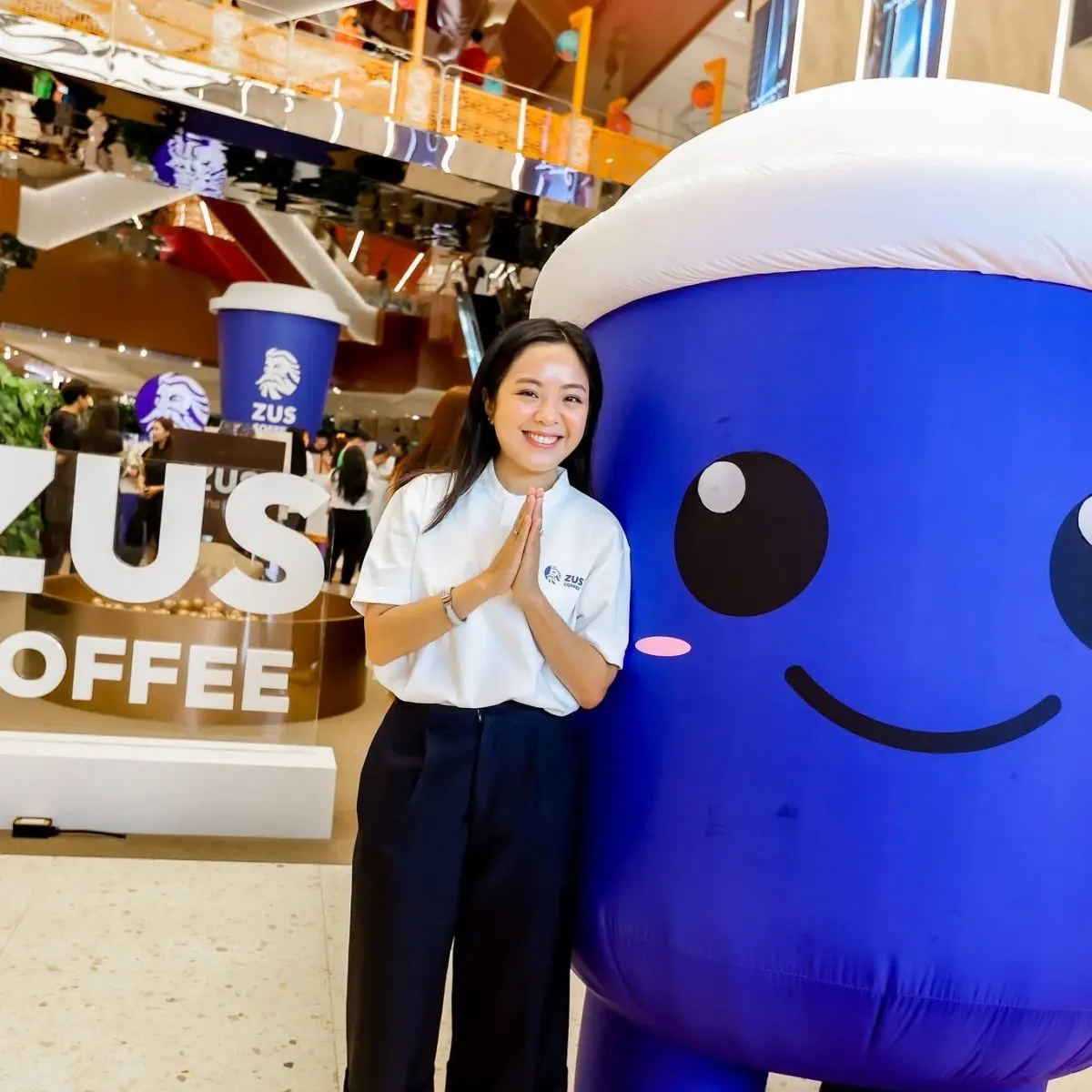 ครั้งแรกของปรากฏการณ์แห่งความสดชื่นรูปแบบใหม่ เมื่อสองแบรนด์ขวัญใจคนรุ่นใหม่อย่าง “ยาดมสมุนไพร ตรามังกรทอง” แบรนด์ยาดมสมุนไพรกระปุกน้ำเงินจากบริษัท อ้วยอันโอสถ จำกัด จับมือ “ZUS Coffee (ซุส คอฟฟี่...